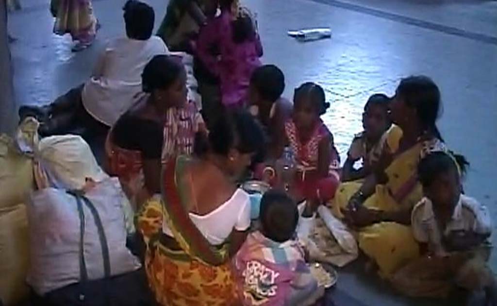 On Buses, Trains To Bengaluru: Drought-Hit Farmers Turned Labourers On Buses, Trains To Bengaluru: Drought-Hit Farmers Turned Labourers