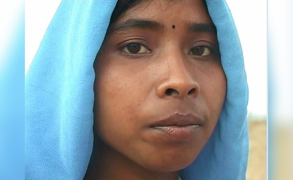 रोज 8 घंटे ईंटें उठाने वाली लड़की ने 54 प्रतिशत से 10 वीं बोर्ड परीक्षा पास की