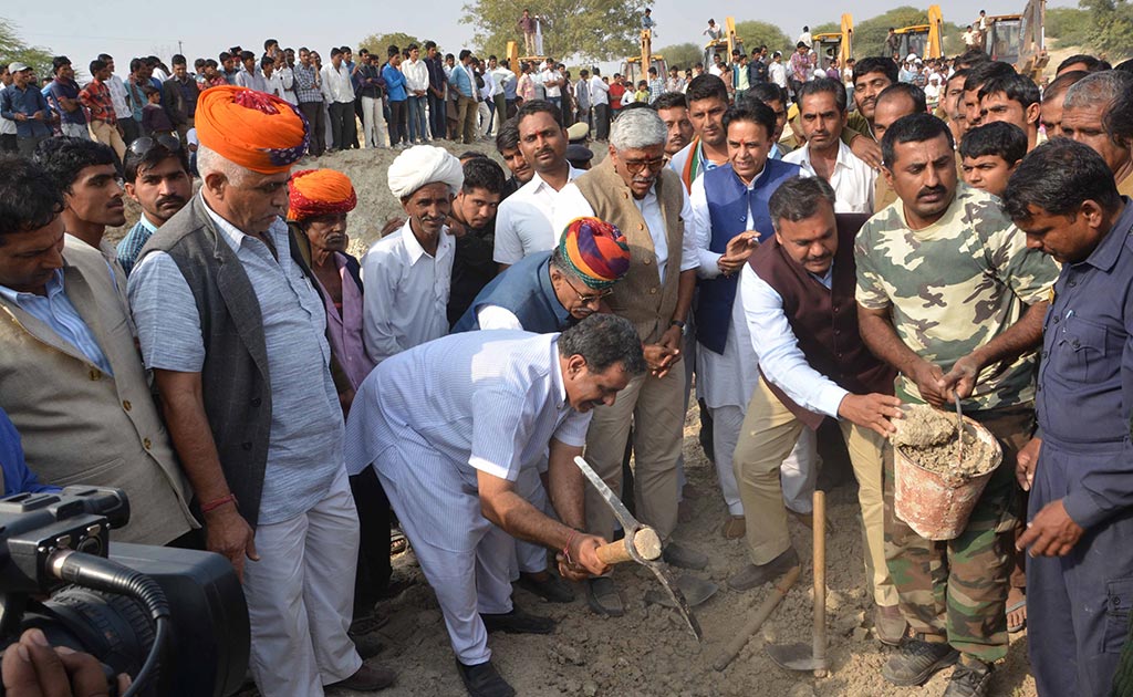 Vasundhara Raje Xxx - Battling Water Crisis, Rajasthan Works To Make Villages Self ...