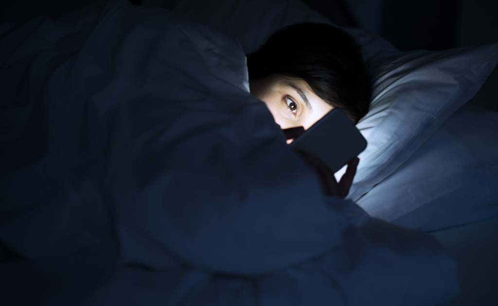 Bedtime Reading  On Smartphone Not That Harmful, Finds Study