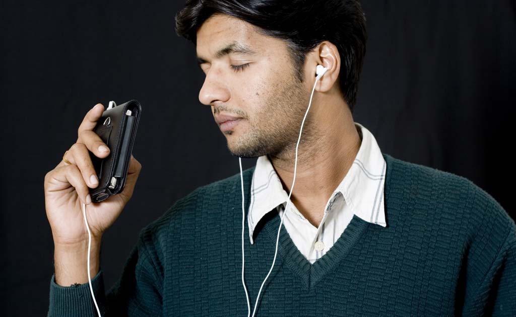 How Music Therapy Benefits Cancer Patients