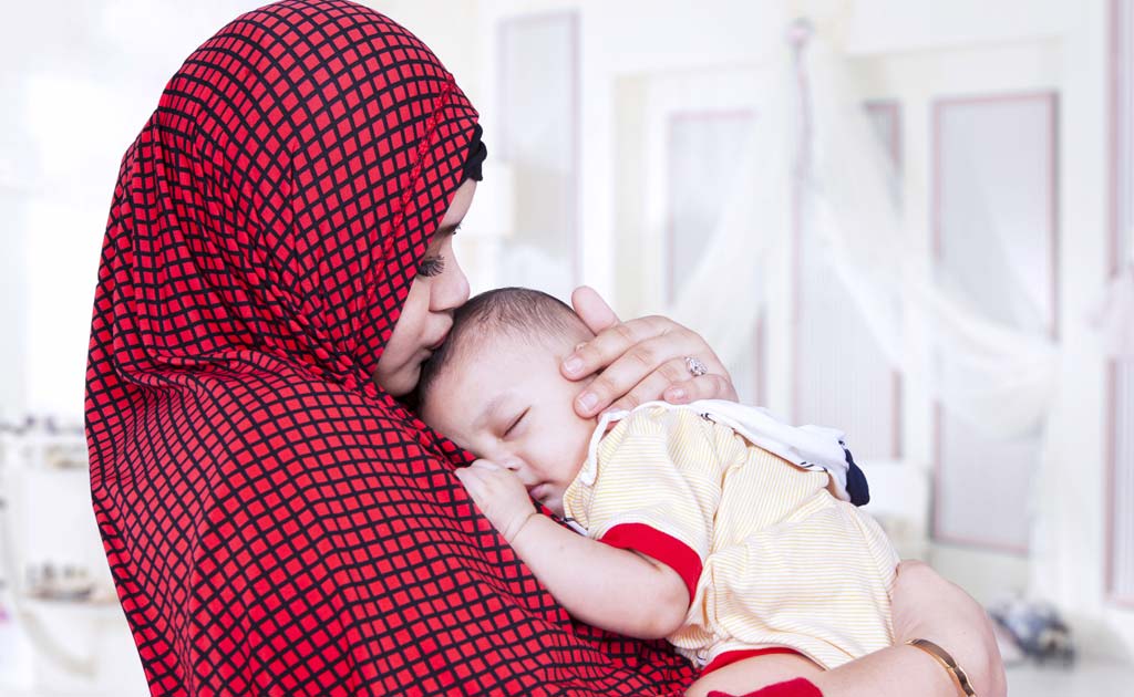 Don’t Use Food To Comfort Your Crying Baby, Just Cuddle: Study