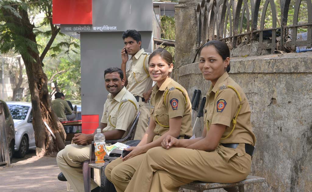 In Mumbai&rsquo;s Slums, Women And Girls Befriend 'Police Didi'