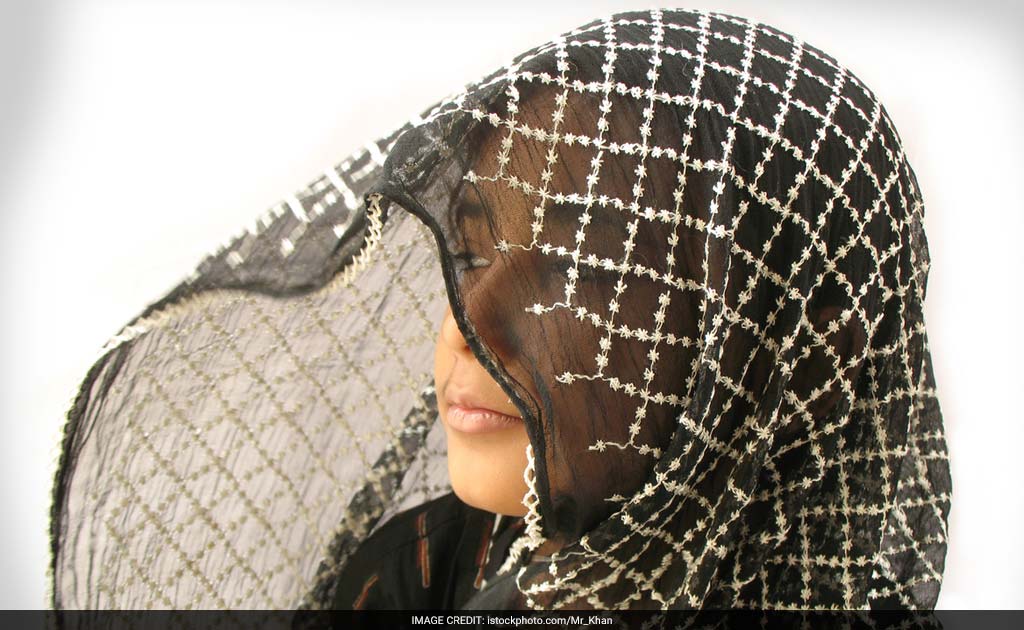 15-Year-Old Girl Calls Up Police To Save Herself From Early Marriage In Karnataka