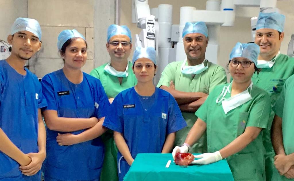 Delhi Doctors Remove 'Melon Sized' Tumour From Woman's Throat Using Robotic Surgery Delhi Doctors Remove 'Melon Sized' Tumour From Woman's Throat Using Robotic Surgery