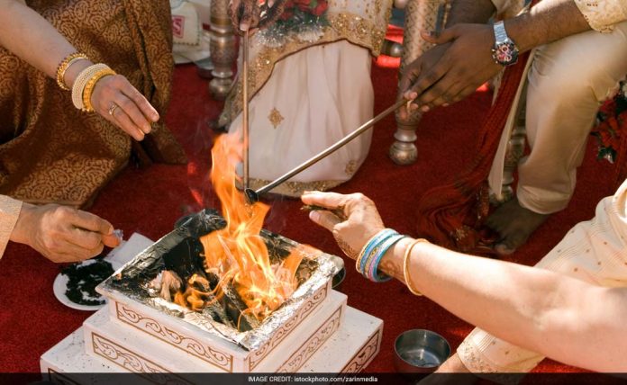 नोटबंदी के बाद जमशेदपुर में हुई अनोखी शादी : दूल्हे के घर में शौचालय बना, कुछ घंटों में हुआ कैशलेस विवाह