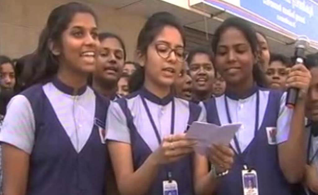 School Girls Force A Liquor Shop To Shut In Kerala