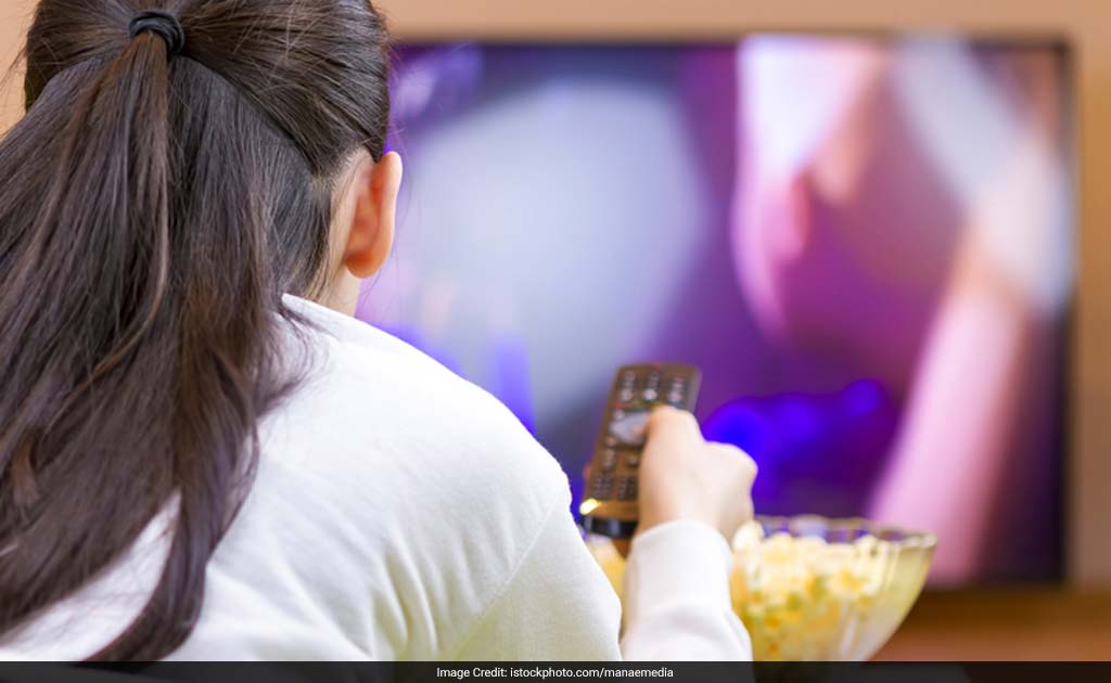 Watching TV for 3 hours Daily May Up Diabetes Risk In Kids, Finds Study Watching TV for 3 hours Daily May Up Diabetes Risk In Kids, Finds Study