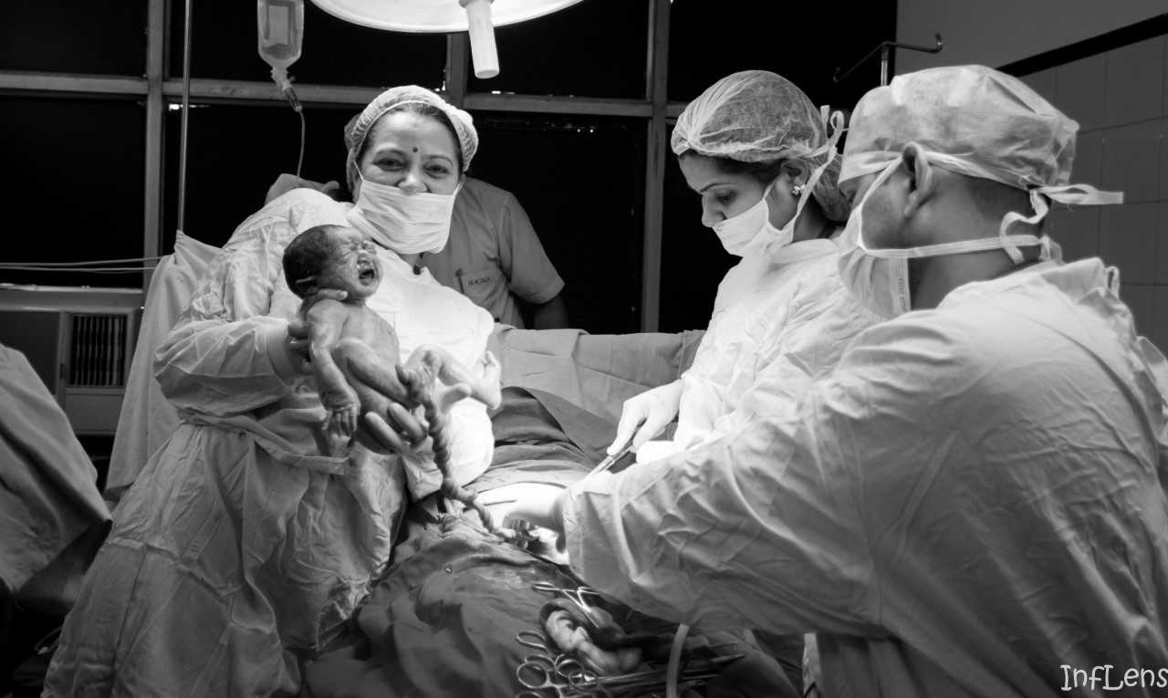 I Am A Childbirth Photographer In India. I Shoot In The Labour Room