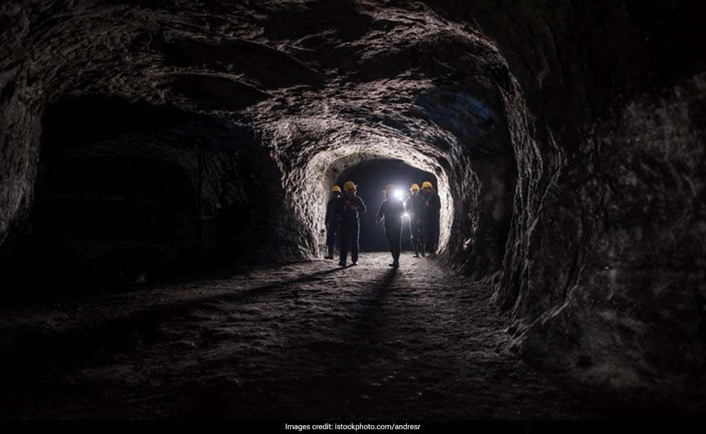 'No Helmets, Goggles, Shoes': Indian Miners' Safety Being Compromised, Says Report 'No Helmets, Goggles, Shoes': Indian Miners' Safety Being Compromised, Says Report