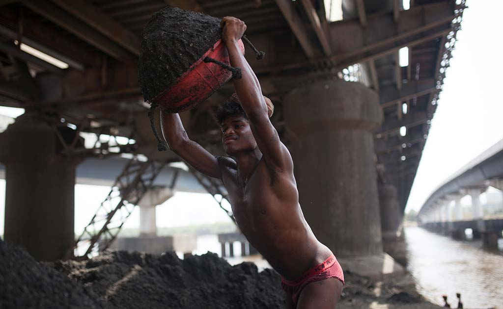 Manual Sand Miners Offered Jobs In Maharashtra After Unreported Deaths Expose