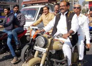 Minister Alok Sanjar And Surendra Nath Singh Rides A Bike Without A Helmet, Pays Fine And Apologises For The Deed
