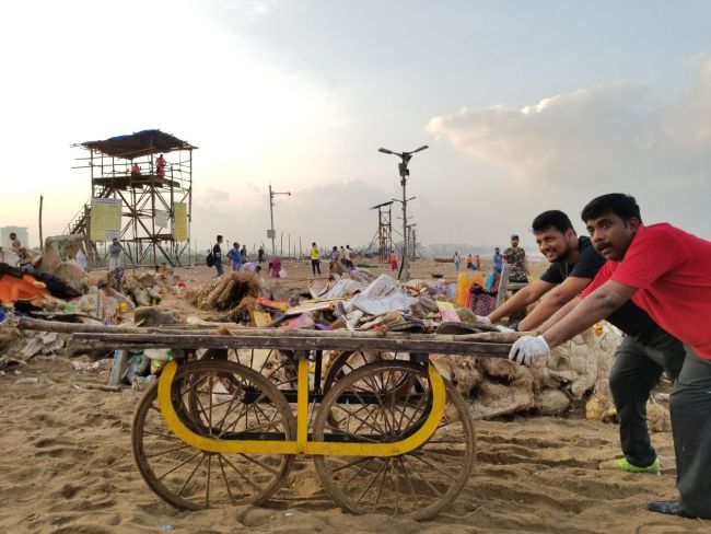 Afroz Shah Along With 900 People Removed 80,000 Kilos Of Waste And 7400 Ganesh Idols Post Ganpati Visarjan From Versova, Randeep Hooda Joins In