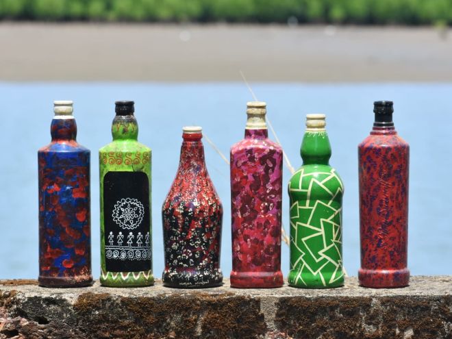 Bottle Painting: Artistic Recycling