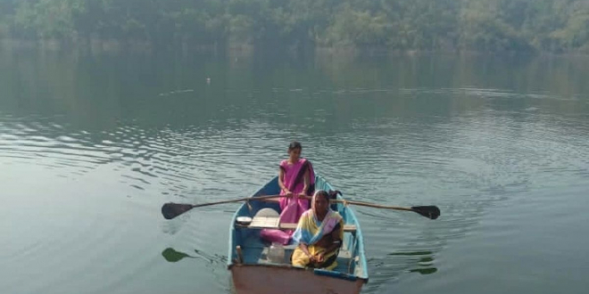 An Anganwadi Worker From Maharashtra Rows 14 km Daily To Provide Support To Expecting Mothers And Newborns