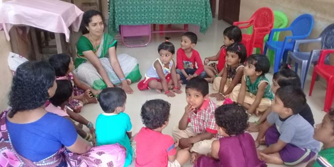 घर में नन्हे-मुन्ने हों तो सावधान, संभलकर रहें पैरैंट्स, माता-पिता से बच्चे सीख लेते हैं ये आदतें