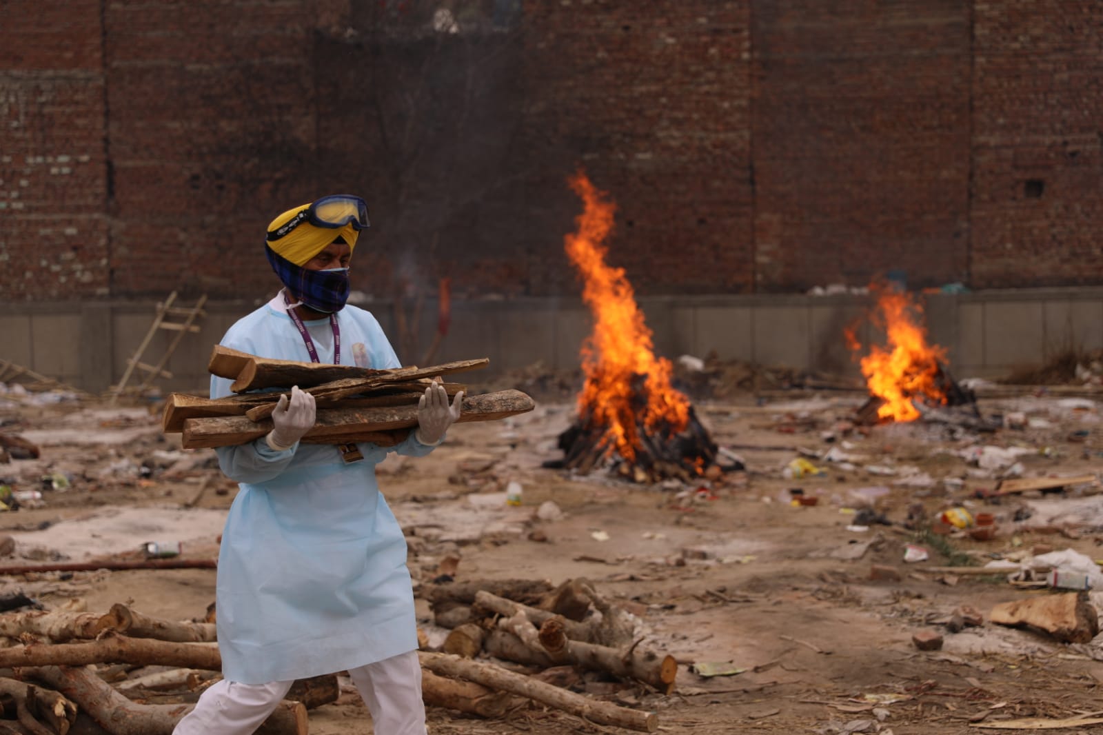 Meet The Man Who Cremated Over 4,000 Bodies During The COVID-19 Pandemic