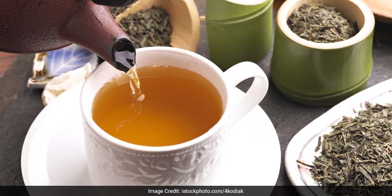 Daily consumption of a cup of tea can significantly reduce a person's risk of developing neurocognitive disorders in late life, researchers at the National University of Singapore said