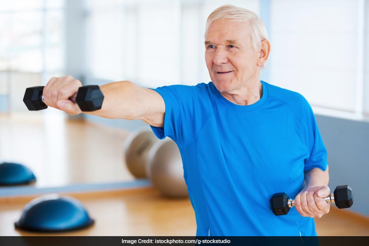 Bicep curls help strengthen the shoulders